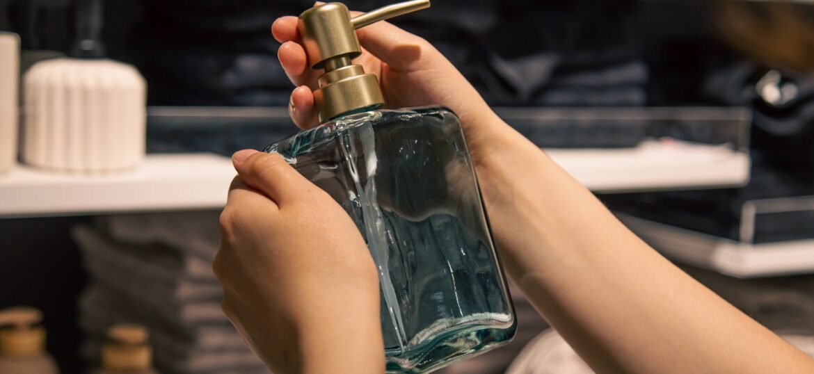 close-up-dispenser-liquid-soap-female-hands-store (1)