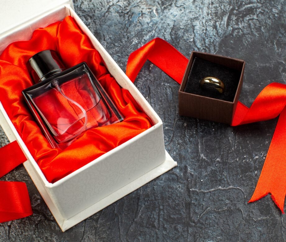 front-view-engagement-band-perfume-gift-box-icy-dark (1)